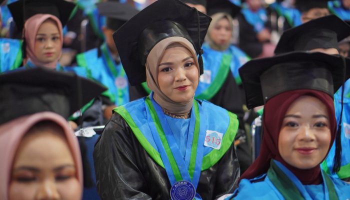 Unismuh Kukuhkan 834 Wisudawan, 480 Lulus Cum Laude