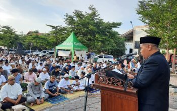 Putra Enrekang Khatib Idul Fitri di Kottabarat Solo: Takwa Pintu Keberkahan Negeri 
