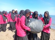 BEM FK Unismuh Makassar Adakan Clean Up Day di Pantai Tanjung Bayang untuk Tingkatkan Kesadaran Kesehatan Lingkungan