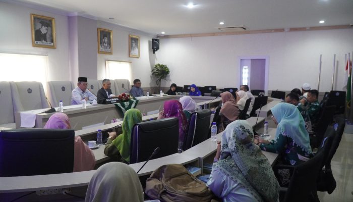 Unismuh Makassar Lepas 15 Calon Haji ke Tanah Suci, Rektor Pesan Jaga Sikap dan Bersyukur