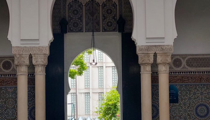 Le Grand Mosquée de Paris: Catatan Perjalanan dari Masjid Tertua dan Terbesar di Eropa