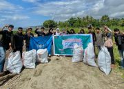 HIMASDAP Faperta Umsi Bersihkan Pantai di Sinjai Timur Pada Peringatan Coral Triangle Day