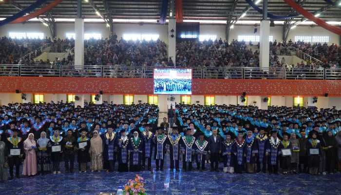 Unismuh Makassar Kukuhkan 1360 Wisudawan, 1053 Lulus Predikat Cum Laude