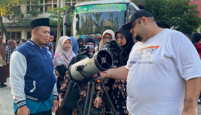 Siswa SMA Muhammadiyah 6 Makassar Belajar Sains dan Teknologi di Unismuh, Amati Benda-benda Luar Angkasa