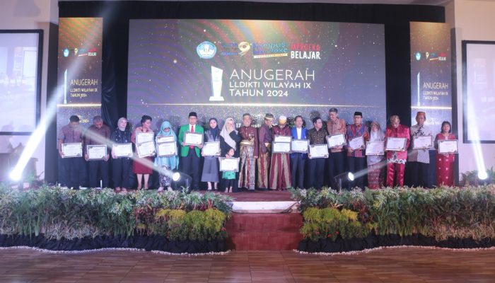 Kado Kemerdekaan, Unismuh Makassar Terima 11 Penghargaan dalam Anugerah Perguruan Tinggi LLDIKTI IX