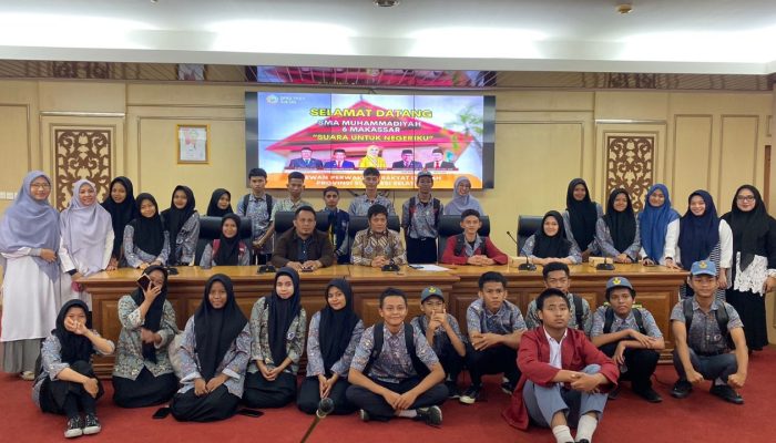 Pelajar SMA Muhammadiyah 6 Makassar Belajar Politik Demokrasi di DPRD Sulsel