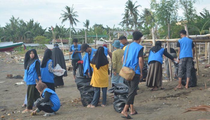 KKN-Pendidikan SMP Muhammadiyah Takkalasi dan Gappembar Galang Aksi Peduli Pesisir