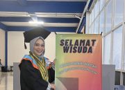 Nurlaili Menembus Batas: Kisah Guru Daerah Terpencil Jadi Wisudawan Terbaik Pascasarjana Unismuh