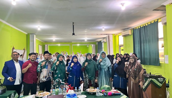 Dekan Keperawatan Unhas Jadi Narasumber Kuliah Tamu di Unismuh Makassar