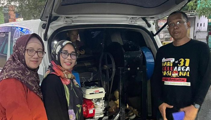 Desa Bulu Cindea Dapat Mesin Pencacah Sampah dari Tim PDB Unismuh, Wujudkan Lingkungan Bersih dan Sehat