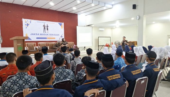 Antusias Santri MA-MTs Muhammadiyah Punnia Ikut Sosialisasi Jaksa Masuk Sekolah