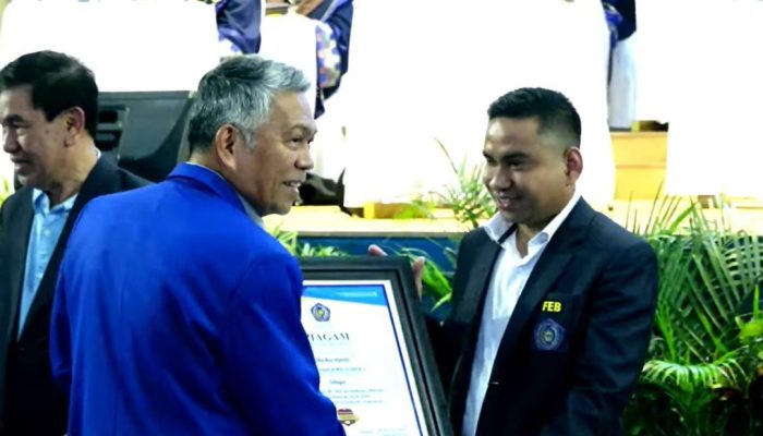 Akreditasi Unggul, Prodi S1 Manajemen Unismuh Makassar Dapat Penghargaan di Wisuda ke-84