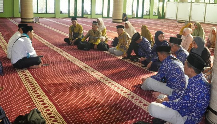 M-Tour PoltekMu Makassar Berangkatkan Jemaah Umrah Ramadan