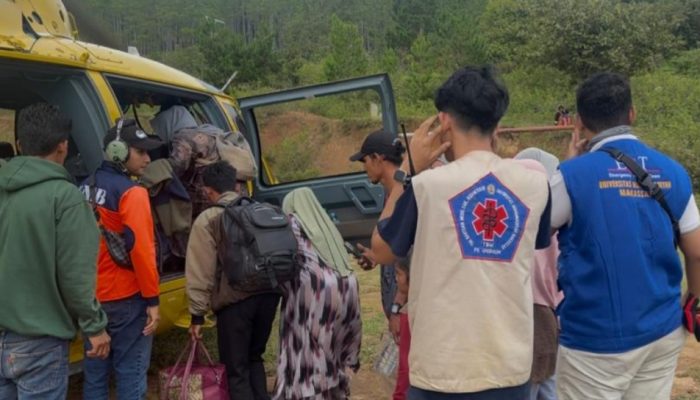 Helikopter BNPB Evakuasi Pasien dari Desa Serule, EMT Unismuh Makassar Siapkan Rumah Singgah di Takengon