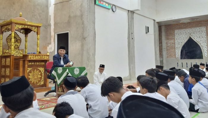 Shubuh di DAM Cece, Ketua LP2M PWM Sulsel Motivasi Ratusan Santri Raih Sukses 
