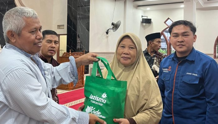 Lazismu Makassar, Amanda Brownies, dan Telkomsel Hadiahkan Kado Ramadan untuk Masyarakat Miskin Ekstrem