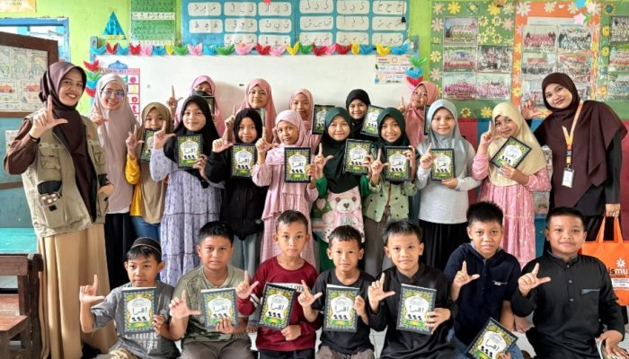 Peringati Hari Pendidikan, Lazismu Maros Salurkan Ratusan Buku Iqro