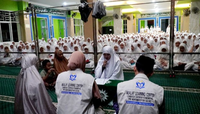 MLC Muhammadiyah Sulsel Dampingi Pengislaman Mualaf di PPUM Aisyiyah, Disaksikan Ribuan Santriwati