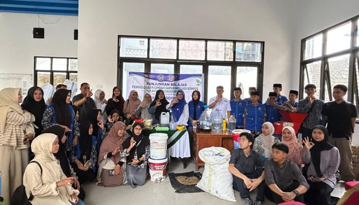 SWSC Unismuh Edukasi Santri Darul Fallaah Kelola Sampah Organik