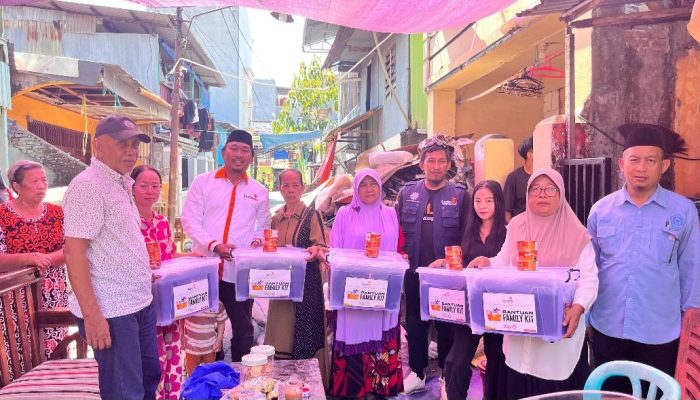 Lazismu Makassar Salurkan Bantuan Logistik Korban Kebakaran Sabutung