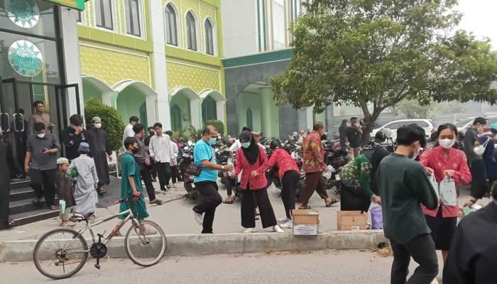 Muhammadiyah Kalteng Bagikan 350 Paket Bantuan untuk Warga Terdampak Karhutla