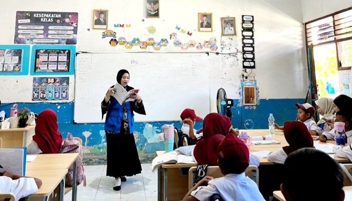 KKN-DIK Unismuh Makassar Hadir di Kelas, Mahasiswa Berbagi Ilmu di Sekolah Desa Samangki