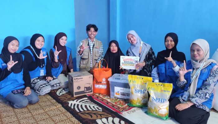 Lazismu Sulsel dan Maros Salurkan Bantuan bagi Penyintas Kebakaran di Lekopancing
