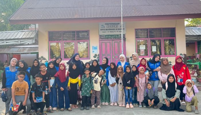 KKN-Dik Unismuh Makassar Dampingi Siswa SDN 15 Barru Belajar Bahasa Inggris dan Calistung