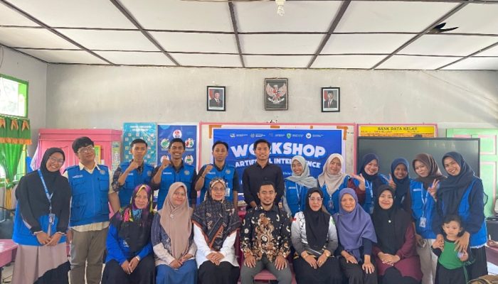 Dorong Pembelajaran Efektif, Mahasiswa KKN-Dik Unismuh Makassar Gelar Workshop AI untuk Guru