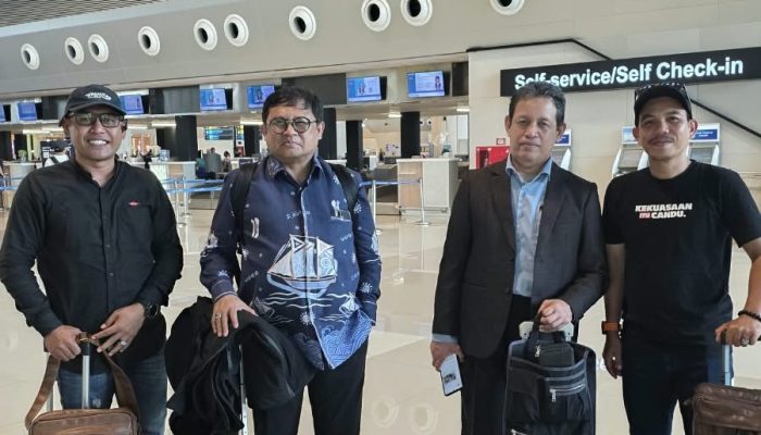 Erupsi Anak Krakatau Batalkan Perjalanan ke Jakarta, Pimpinan Unismuh Teken PKS RPL Guru di Bandara Sultan Hasanuddin