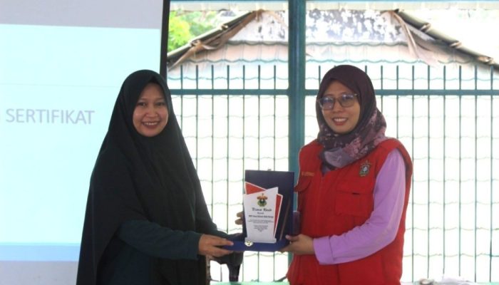 Prodi S1 Fisioterapi Unhas Bekali Siswi SMP Islam Athirah dengan Edukasi Kesehatan Remaja