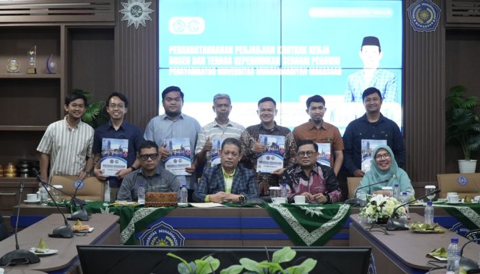 Unismuh Makassar Serahkan SK kepada 24 Pegawai Baru, Rektor Tekankan Profesionalisme dan Pengabdian